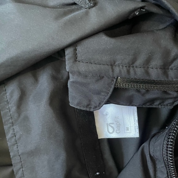 Black Medium Rain Coat GapFit with Pockets - Picture 3 of 8